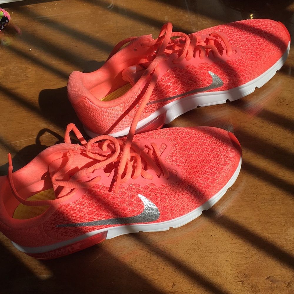 PINK NIKE AIR MAX!